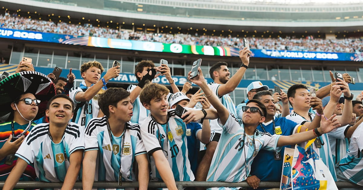 'Unforgettable': Fans Flock to Downtown Dallas as Lionel Messi Preps for World Cup Match