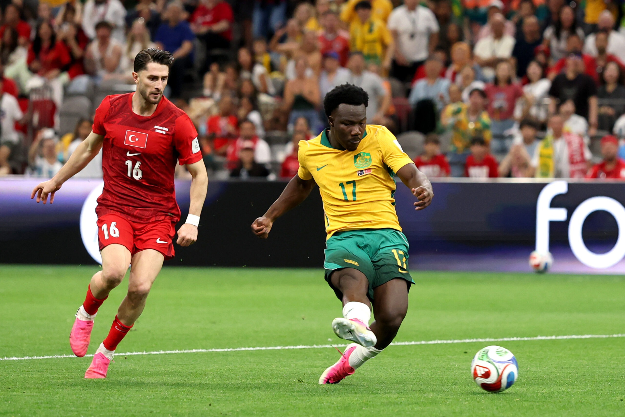 Australia opens World Cup with 2-0 win over Türkiye behind goals from Irankunda and Metcalfe