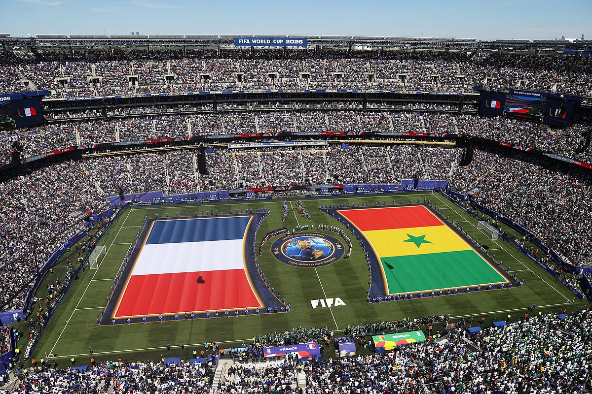 France, Senegal Fans Share Love of Soccer at FIFA World Cup