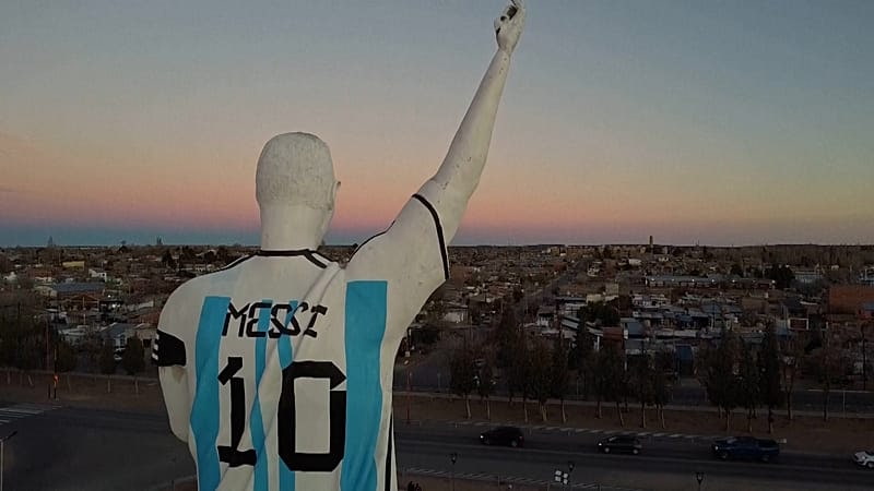Giant Messi Statue Honors Argentina's World Cup Hero