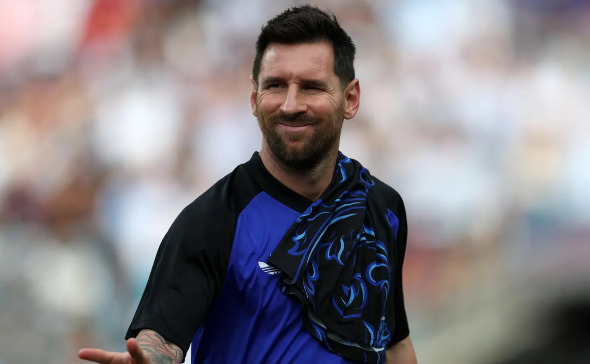 Messi Leads Argentina Training XI as Scaloni Tests Simeone and Martinez at Full Back Before Algeria Opener